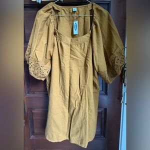 NWT Old Navy Plus Mustard Yellow Puff Sleeved Top